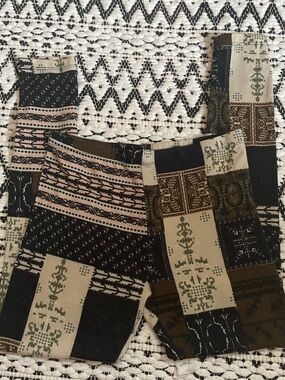 Multi Color Patterned Leggings 🌼